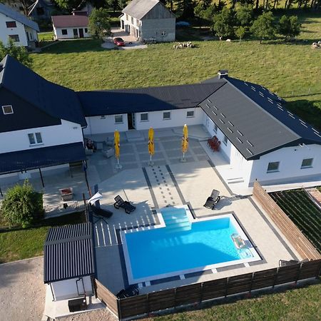 Apartmani Albatros Perusic Екстериор снимка