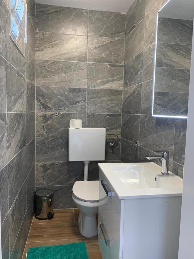 Apartmani Albatros Perusic Екстериор снимка