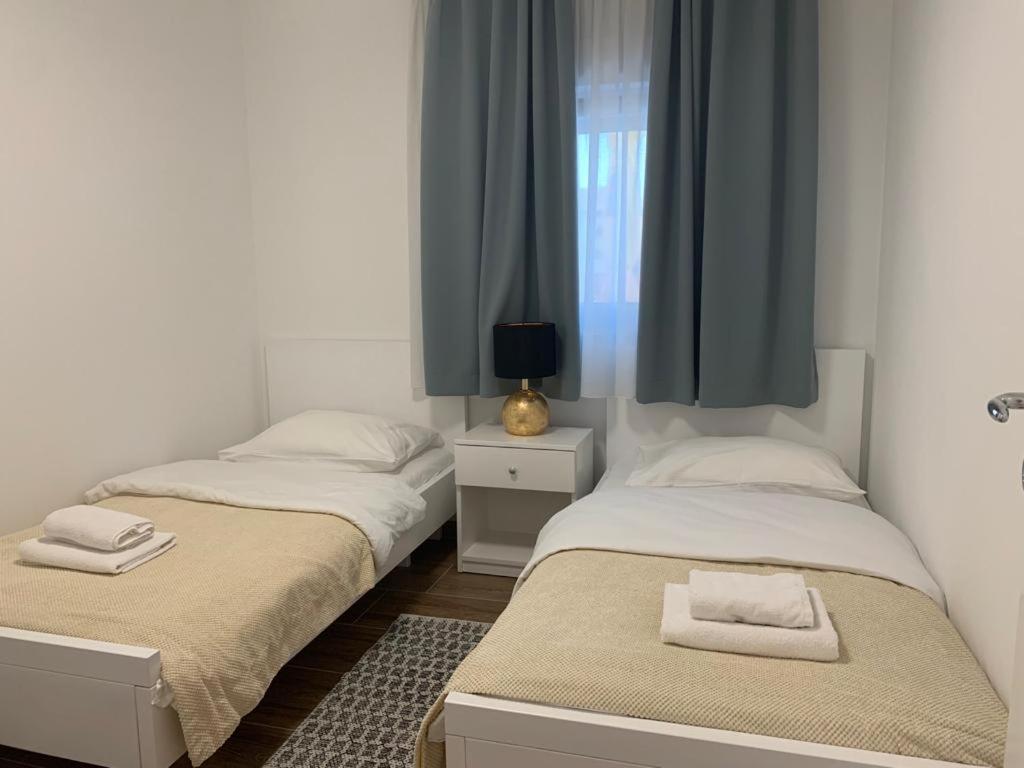 Apartmani Albatros Perusic Екстериор снимка