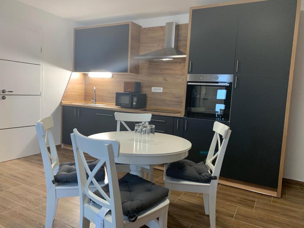Apartmani Albatros Perusic Екстериор снимка