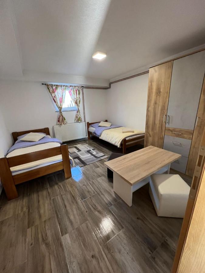 Apartmani Albatros Perusic Екстериор снимка