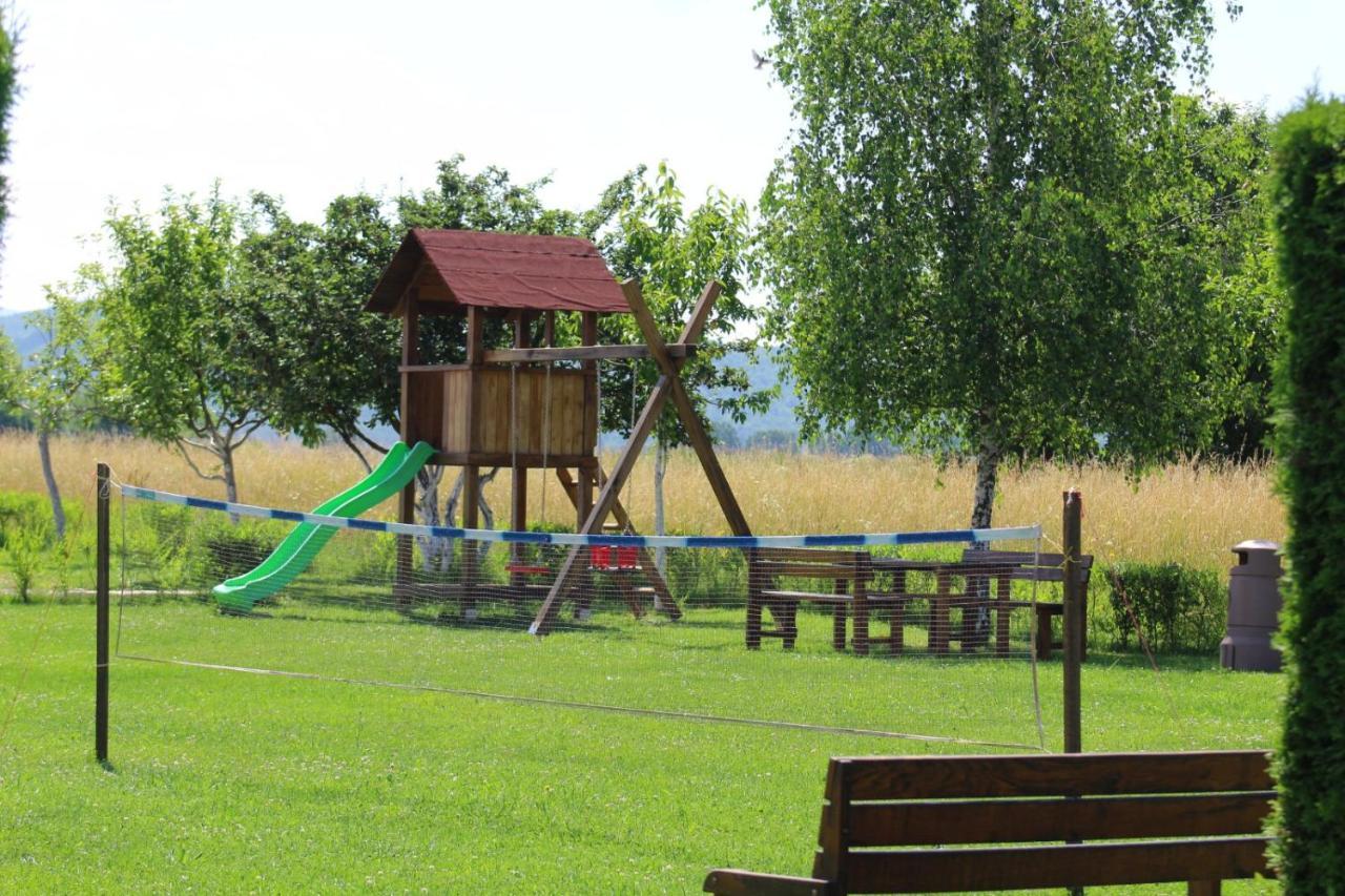 Apartmani Albatros Perusic Екстериор снимка