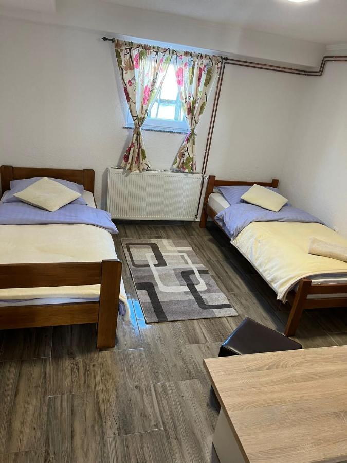 Apartmani Albatros Perusic Екстериор снимка