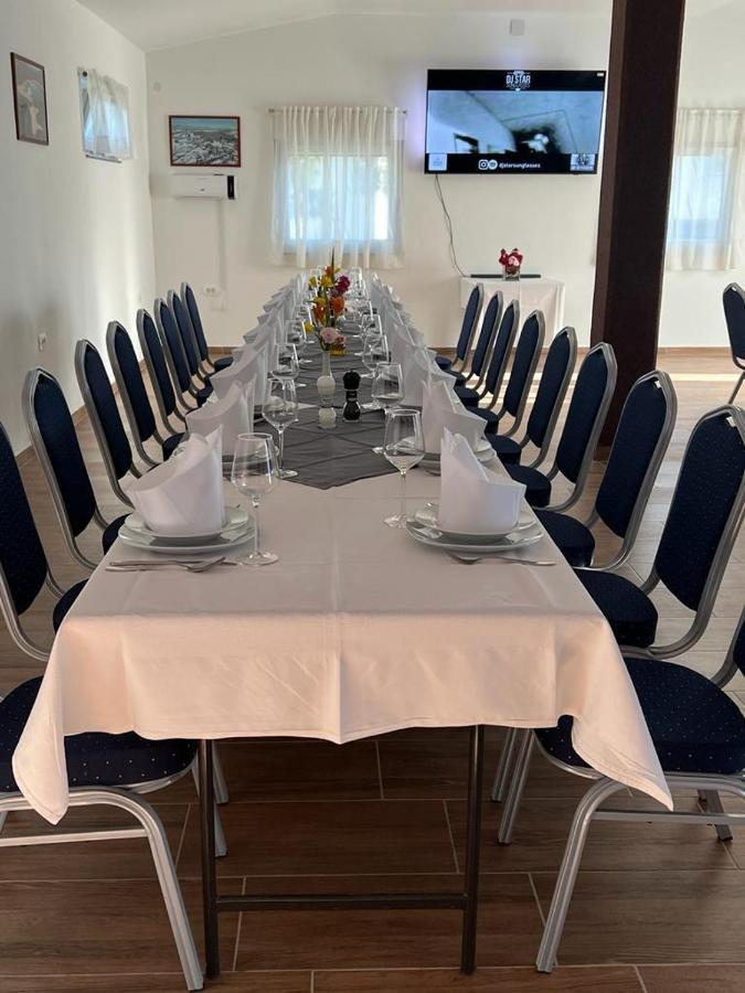 Apartmani Albatros Perusic Екстериор снимка