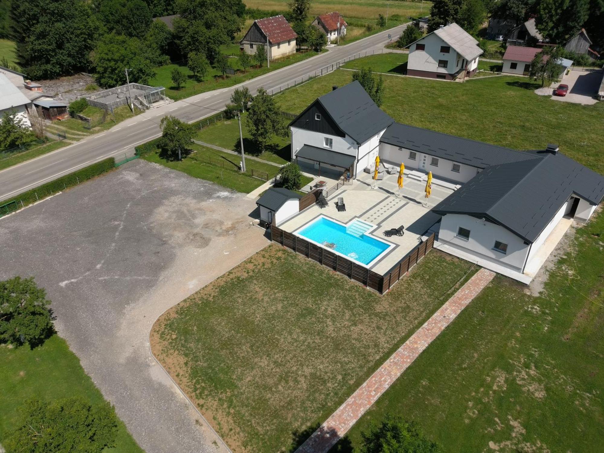 Apartmani Albatros Perusic Екстериор снимка